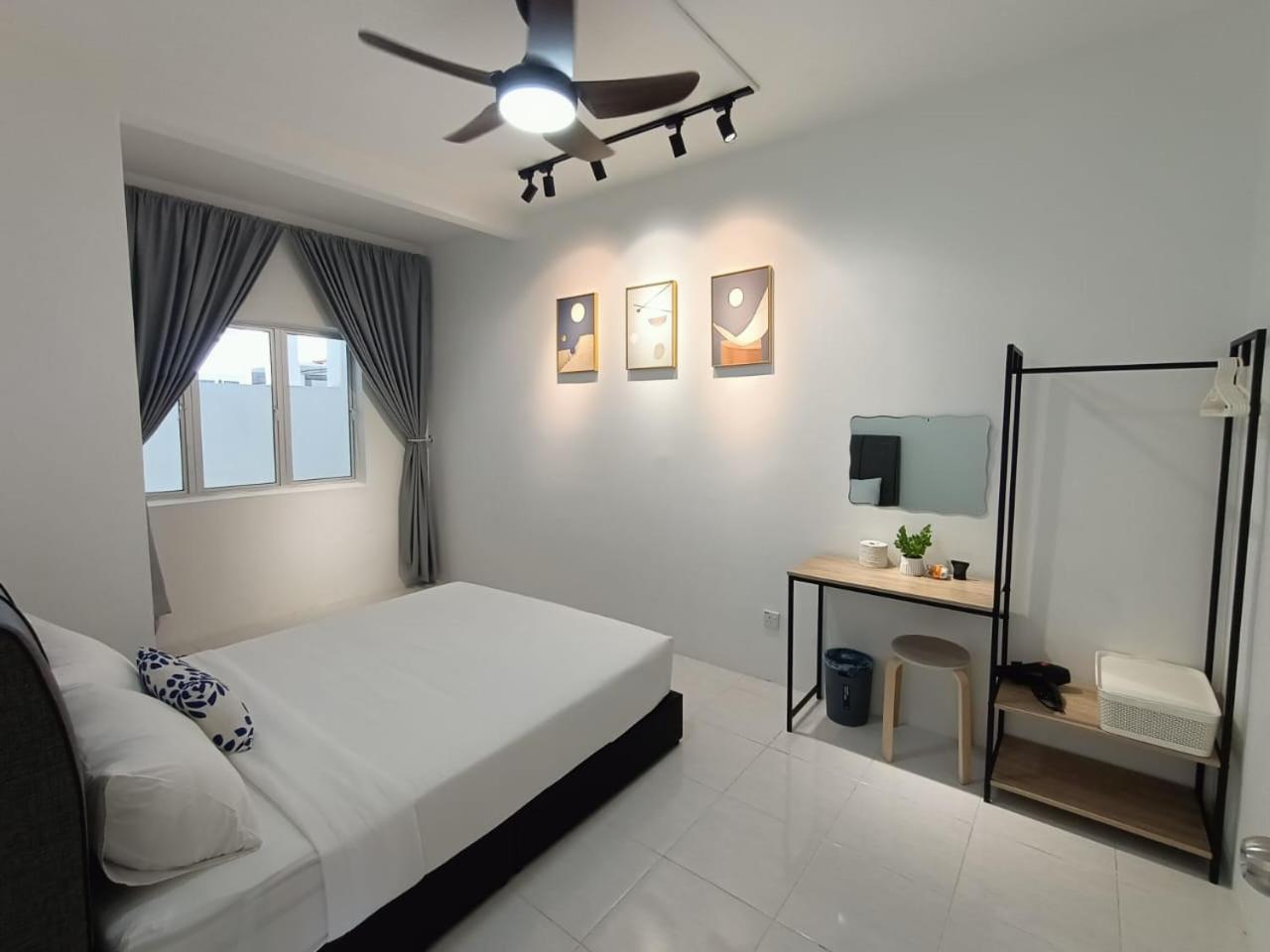 Dream 5 @ Emerald Avenue Apartment *